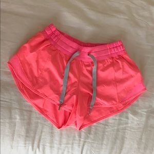 Lululemon Hotty Hot Short 2.5”
